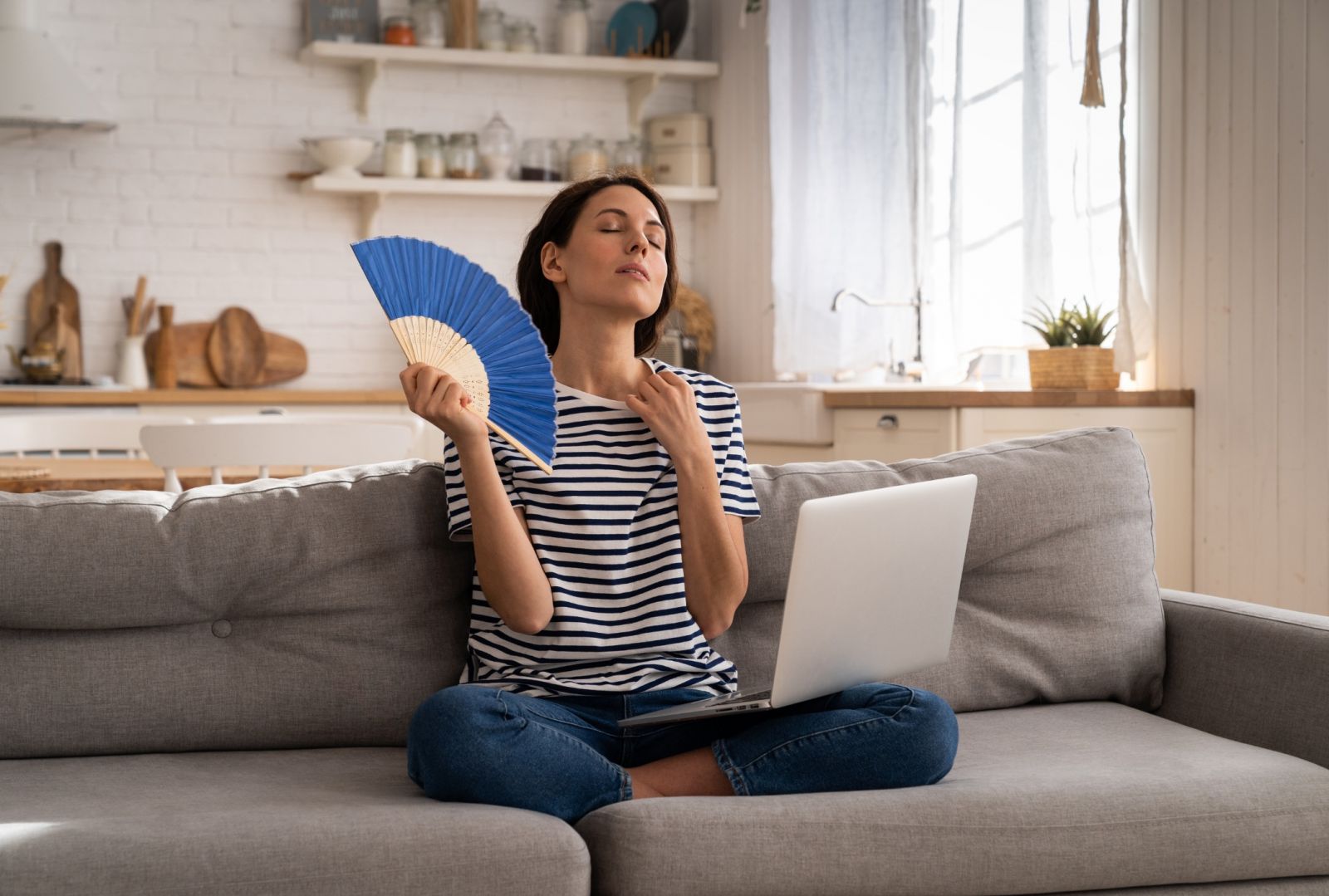 Bốc hỏa và đổ mồ hôi ở phụ nữ mãn kinh
