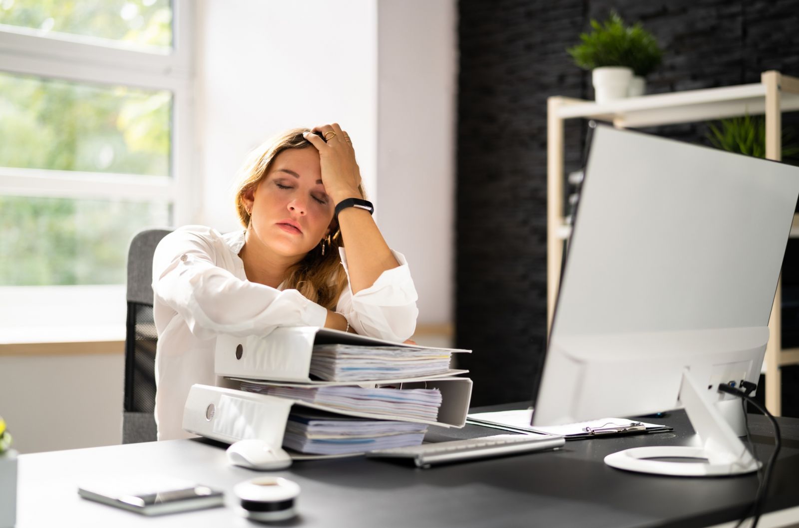 Làm việc quá sức, căng thẳng kéo dài ảnh hưởng nội tiết tố