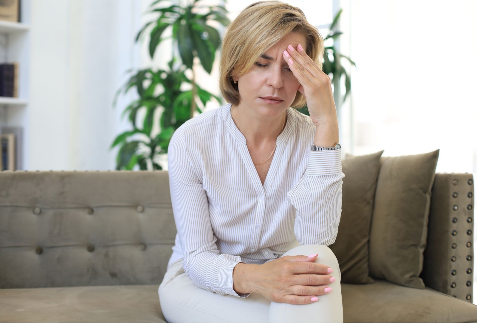Sự suy giảm nội tiết tố trong giai đoạn mãn kinh khiến đường ruột bị ảnh hưởng