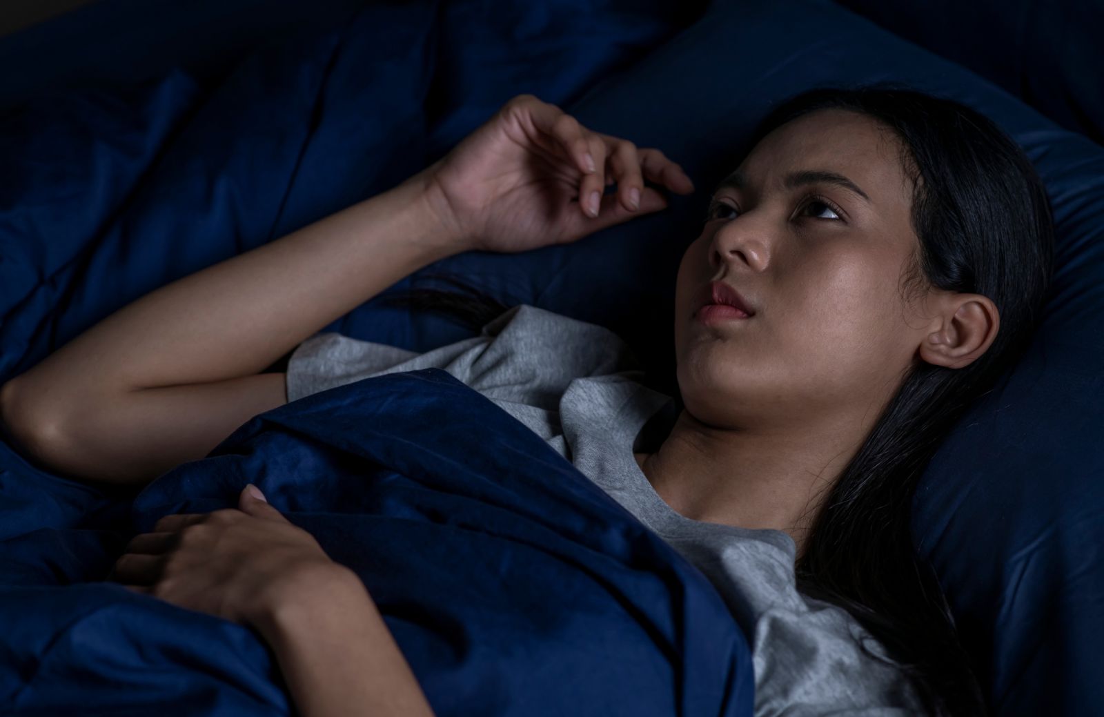 Căng thẳng và suy nghĩ nhiều có thể khiến phụ nữ dễ thức giấc gần sáng