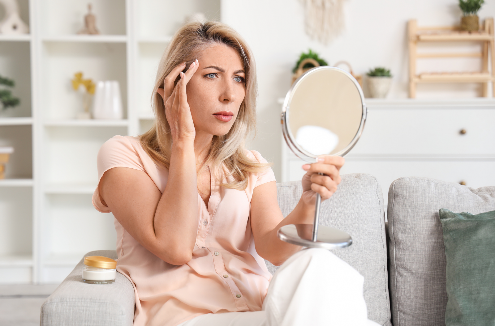 Có thể khiến làn da trông kém tươi tắn