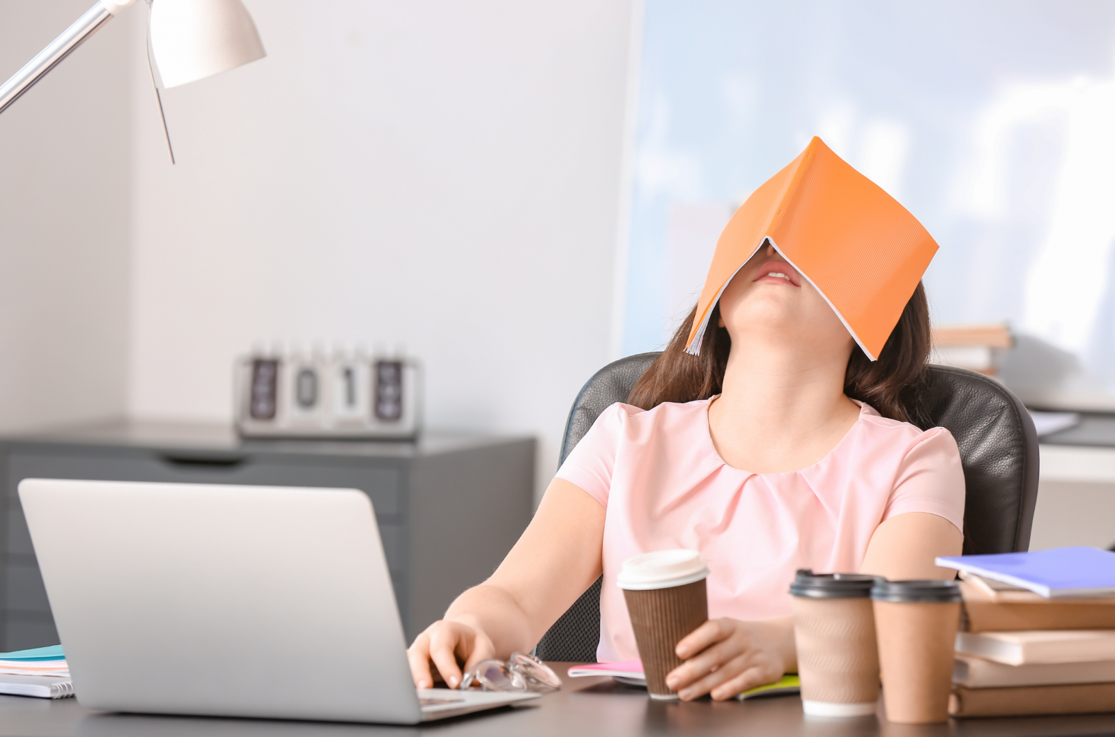 Thức khuya có thể khiến phụ nữ mệt mỏi và thiếu năng lượng