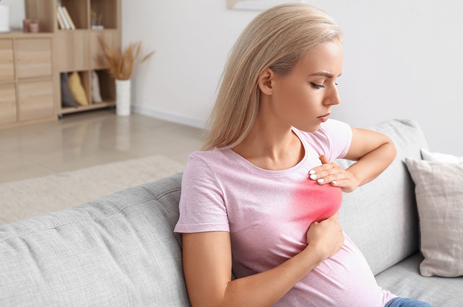 Các dấu hiệu cảnh báo ung thư vú như u cục và thay đổi da