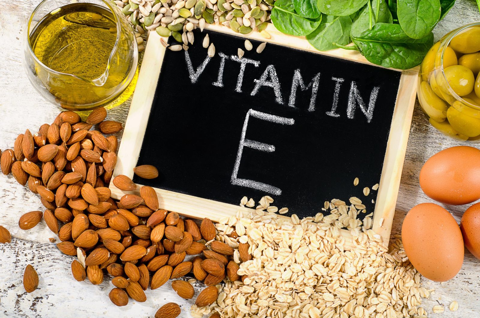 Vitamin E – Người Bạn Đồng Hành Của Làn Da Tuổi Trung Niên